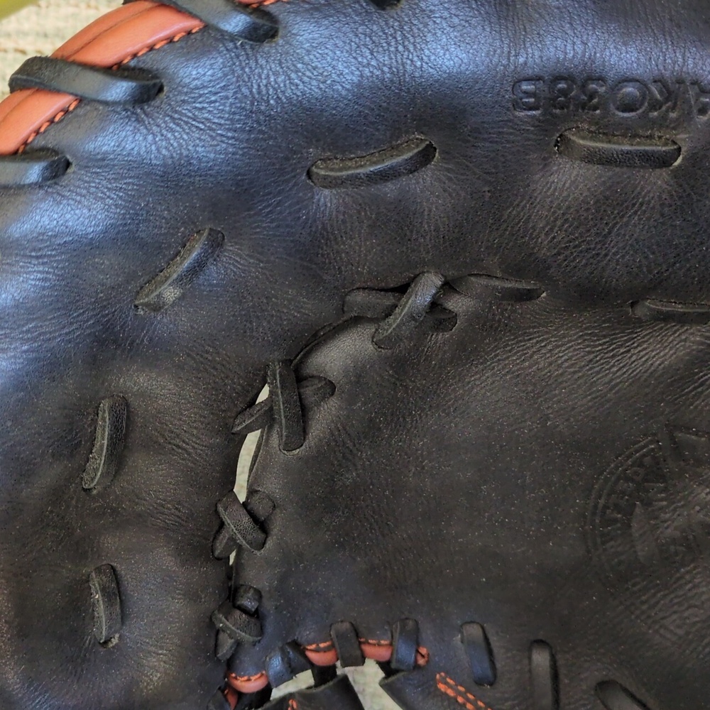 Rare!! Limited Edition Easton Mako 13.5" First Base Glove - Picture 16 of 16